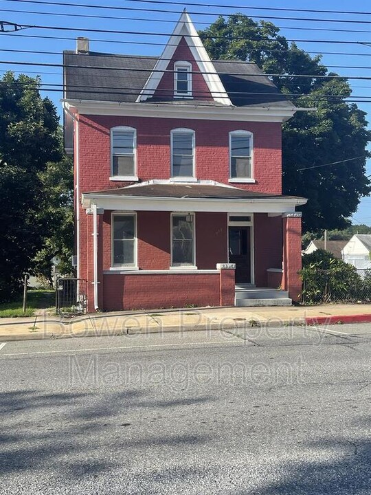 953 W Washington St in Hagerstown, MD - Building Photo