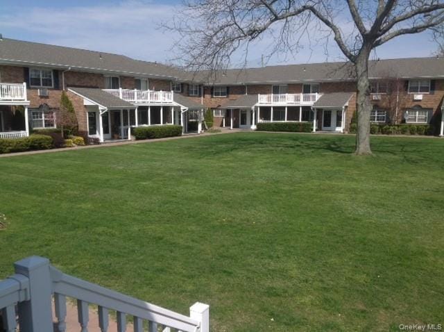 16 Saxon Ave in Bay Shore, NY - Building Photo - Building Photo