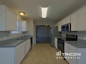 6910 Meadow Bend Dr in Arlington, TX - Building Photo - Building Photo