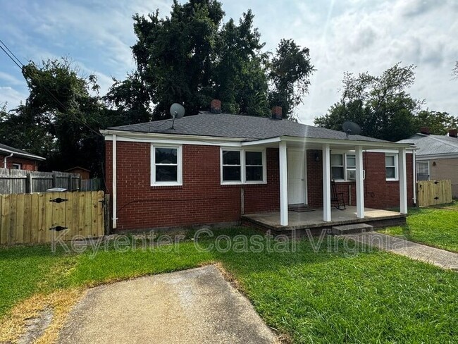 211 Rogers Ave in Norfolk, VA - Building Photo - Building Photo