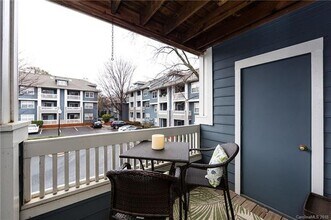 525 Olmsted Park Plz, Unit R in Charlotte, NC - Foto de edificio - Building Photo