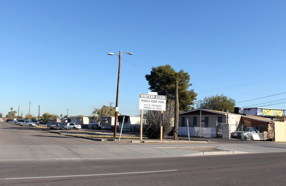 Western Acres in Phoenix, AZ - Building Photo