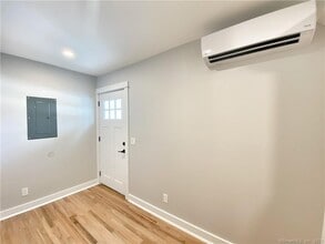 32 Pulaski St in Norwalk, CT - Building Photo - Building Photo