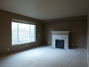 2472 NW Rogue Valley Terrace in Beaverton, OR - Building Photo - Building Photo