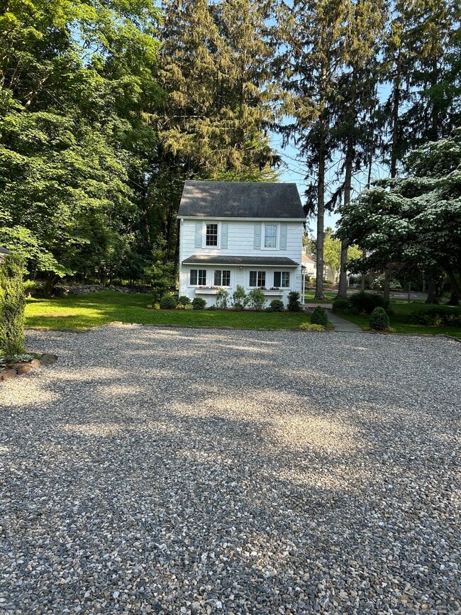 property at 322 Greens Farms Rd