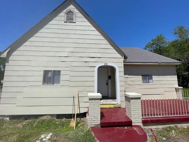 property at 2217 W Rev Dr Ransom Howard St