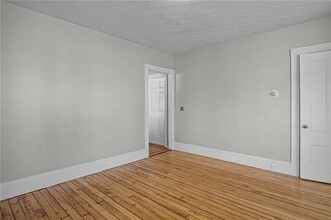 5 Forest Ave-Unit -3 in Cumberland, RI - Foto de edificio - Building Photo