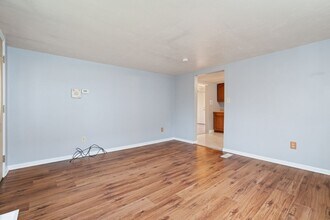 47 Lindsay Rd in Carnegie, PA - Building Photo - Building Photo