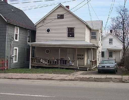 2223 Peach St in Erie, PA - Foto de edificio