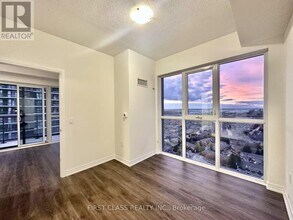 15 Watergarden Dr in Mississauga, ON - Building Photo - Building Photo