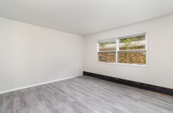 2017 Commerce Blvd, Unit #202 in Mound, MN - Building Photo - Building Photo