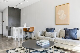 2 Leighton St in Cambridge, MA - Building Photo - Building Photo