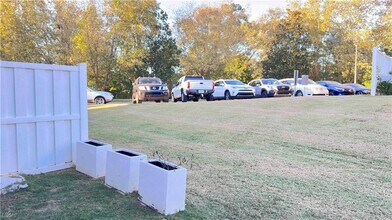 6243 Shoreview Cir in Flowery Branch, GA - Building Photo - Building Photo