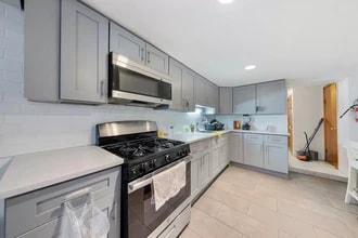 21 Wright Ave, Unit 1 in Jersey City, NJ - Building Photo - Building Photo