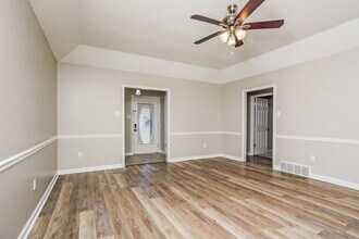 5044 Brooksbank Cove S in Memphis, TN - Foto de edificio - Building Photo