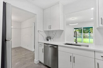 604 SE 4th Ave in Delray Beach, FL - Building Photo - Building Photo