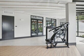 9127 Research Blvd in Austin, TX - Foto de edificio - Building Photo