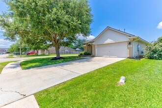 2920 Landing Edge Ln in Dickinson, TX - Building Photo - Building Photo