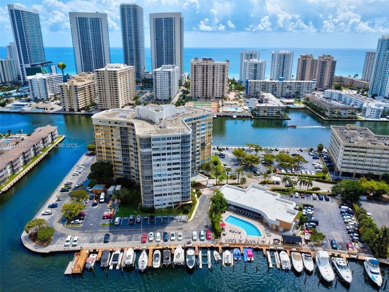 100 Golden Isles Dr, Unit 1410 in Hallandale Beach, FL - Building Photo