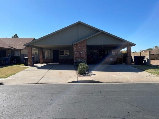 property at 3221 E Crescent Ave