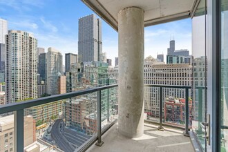 331 W Illinois St in Chicago, IL - Building Photo - Building Photo