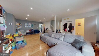 2228 McLean Park Rd in Falls Church, VA - Building Photo