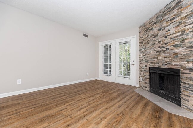 The Ashberry in Pasadena, MD - Foto de edificio - Building Photo