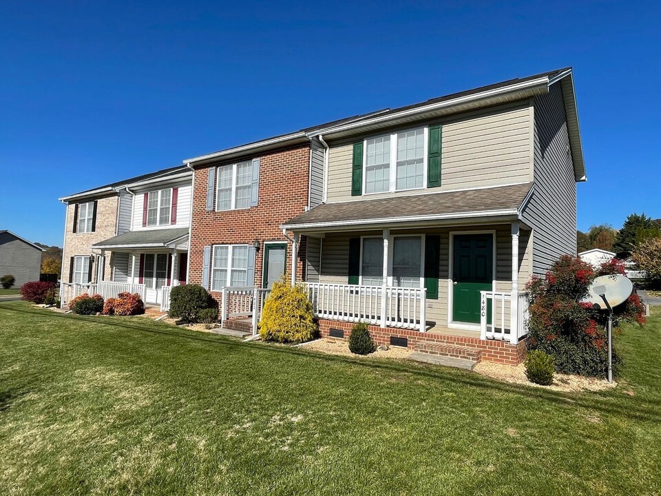 1480 W Market St in Harrisonburg, VA - Building Photo