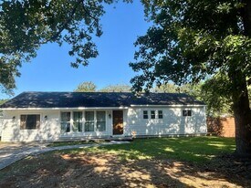 1035 Nottingham Dr in Charleston, SC - Building Photo