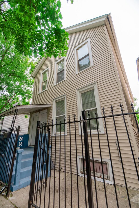 2113 N Bingham St in Chicago, IL - Building Photo
