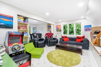 4444 Regency Pl, Unit SI ID1494900P in West Vancouver, BC - Building Photo - Building Photo