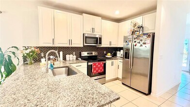 5003 Royal Point Ave in Kissimmee, FL - Building Photo - Building Photo