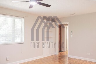 135 E Derenne Ave in Savannah, GA - Building Photo - Building Photo