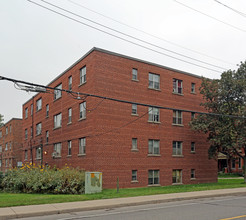 Claremount Court in Hamilton, ON - Building Photo - Building Photo