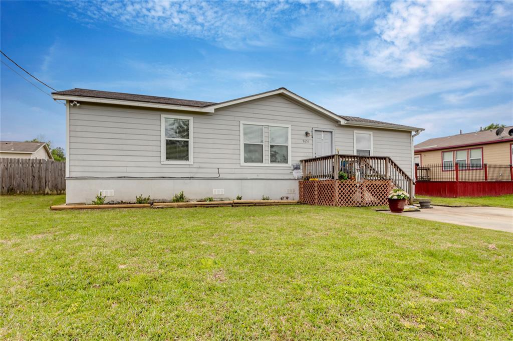 9651 Oak Hill Dr in Willis, TX - Building Photo