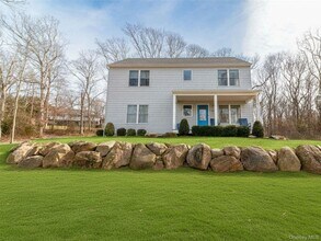 485 Hickory Ave in Southold, NY - Building Photo - Building Photo