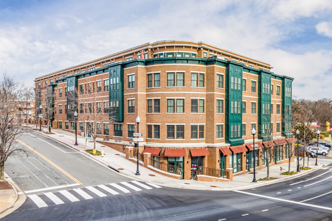 Dominion Heights in Arlington, VA - Building Photo