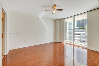 1250 S Miami Ave, Unit Apt 1010 in Miami, FL - Building Photo - Building Photo