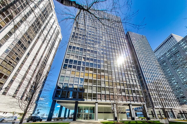 910 N Lake Shore Dr in Chicago, IL - Foto de edificio - Building Photo