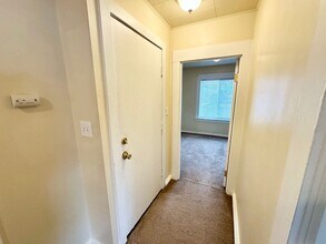 302 W 2nd St in Cle Elum, WA - Building Photo - Building Photo