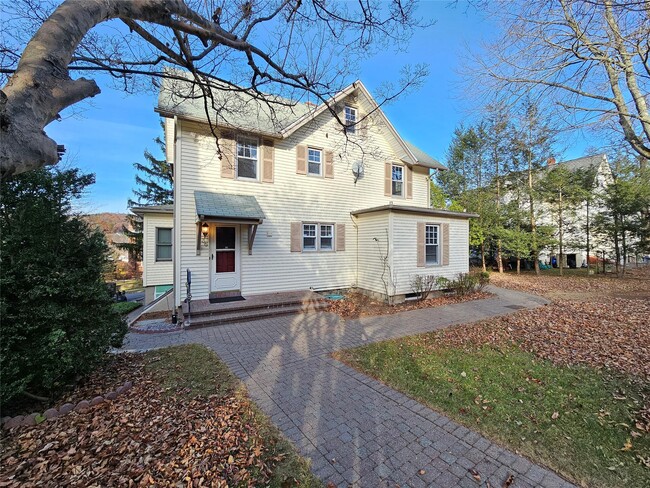 36 Dakin Ave in Mt Kisco, NY - Building Photo - Building Photo