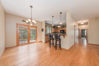 1065 Red Clover Dr in Aurora, IL - Building Photo - Building Photo