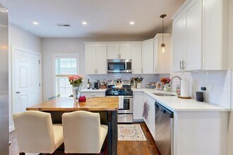 38 Pearl St in Everett, MA - Building Photo - Building Photo