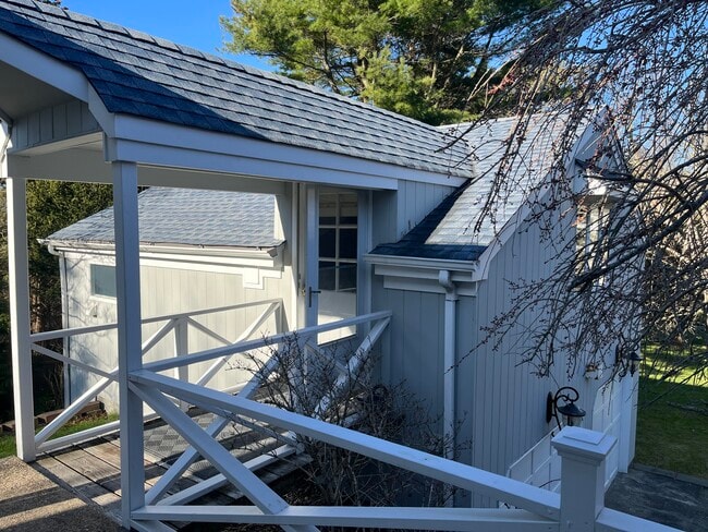 16 S Beach Rd, Unit Studio Apartment, Unit Studio Apartment