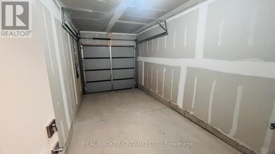 19 Rainwater Ln in Barrie, ON - Building Photo - Building Photo