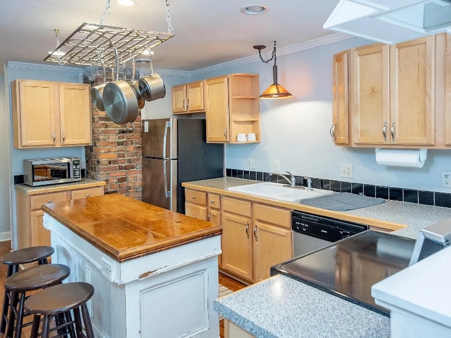 607 Lincoln Ave, Unit D in St. Paul, MN - Foto de edificio - Building Photo