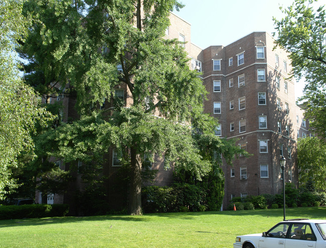 The Dorchester in White Plains, NY - Building Photo - Building Photo