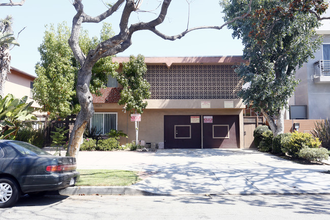 3626 Mentone Ave in Los Angeles, CA - Foto de edificio - Building Photo