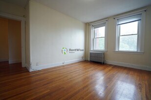 135 Washington St in Boston, MA - Building Photo