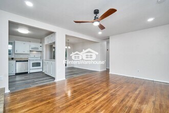 2204 Helsley Ave in Norfolk, VA - Foto de edificio - Building Photo